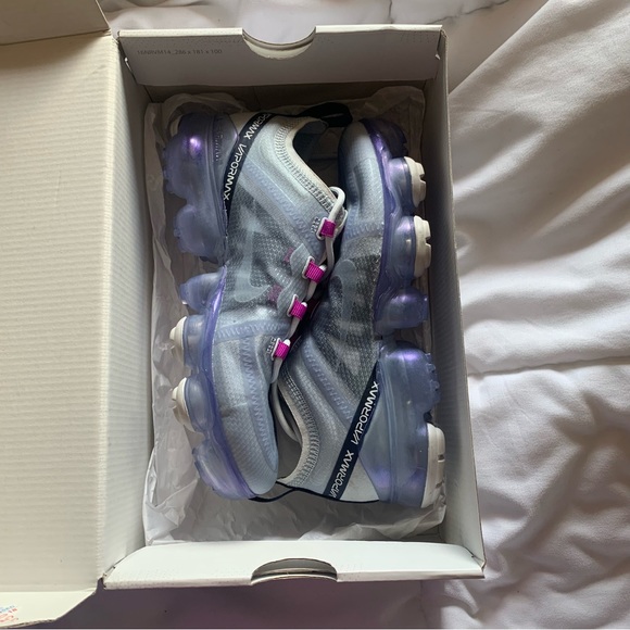 Nike Wmns Vapormax 2019 Football Grey - Picture 4 of 7